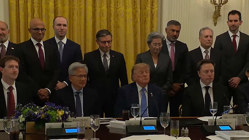 Trump’s AI liability push leaves rogue-agent blame unclear, Bloomberg says
