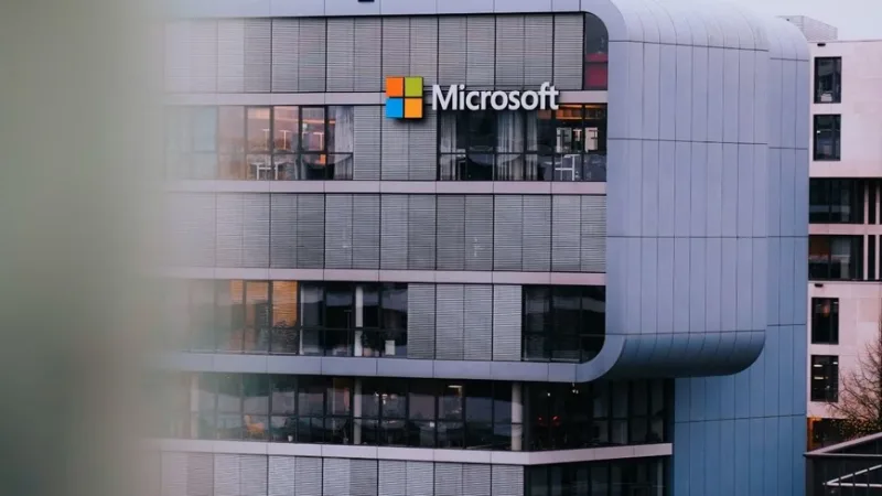 Microsoft disrupts Chinese-language phishing kits behind 1bn scam messages