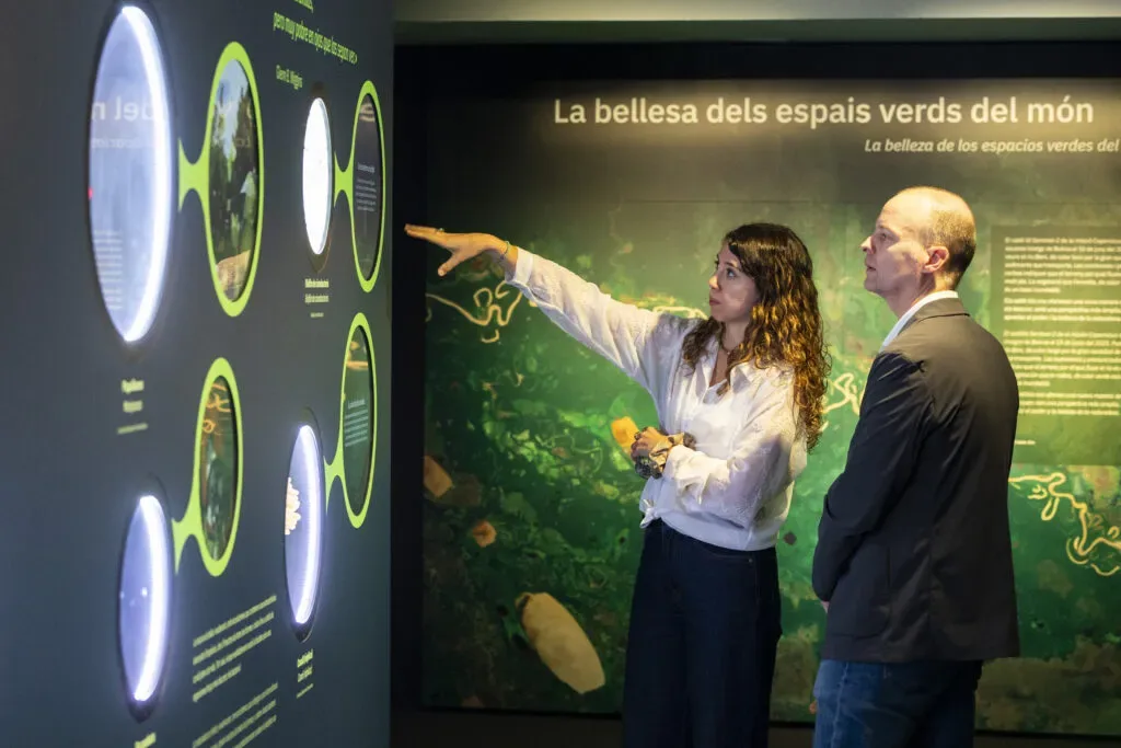 „Mirades orbitals“ at CaixaForum Girona: Ars Electronica Solutions makes Earth observation tangible